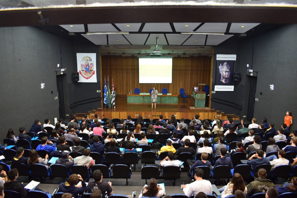 Cerca de 150 alunos participaram da palestra, realizada na Poli.