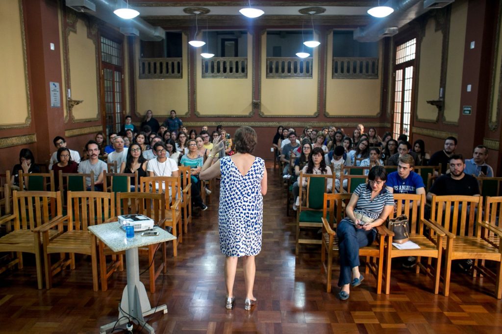 A palestra foi realizada no Centro Cultural Palace durante a 17ª Feira do Livro. Créditos: Sté Frateschi