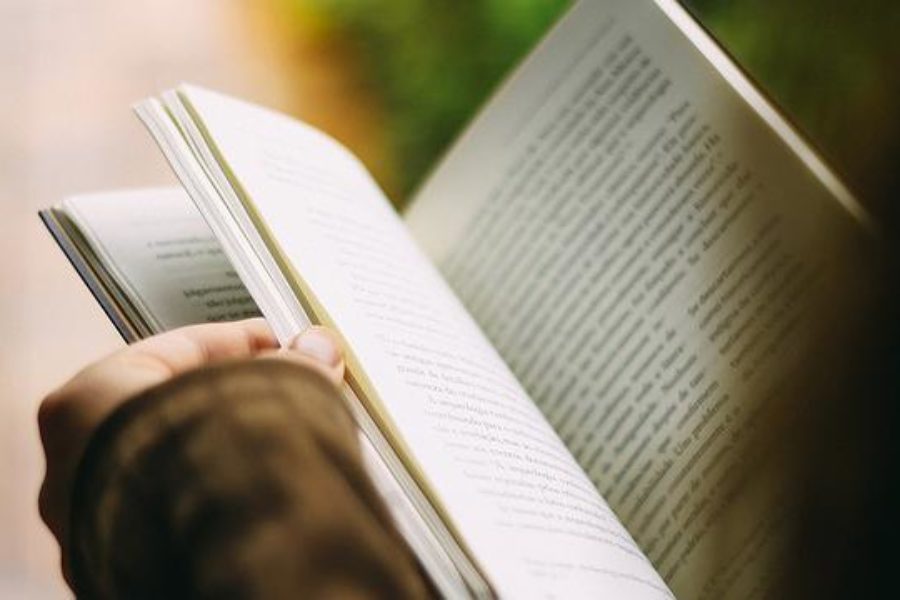 Os benefícios de se ler todos os dias, de acordo com a neurociência