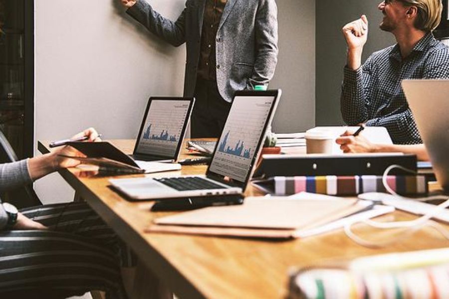É correto expor os sentimentos no trabalho?